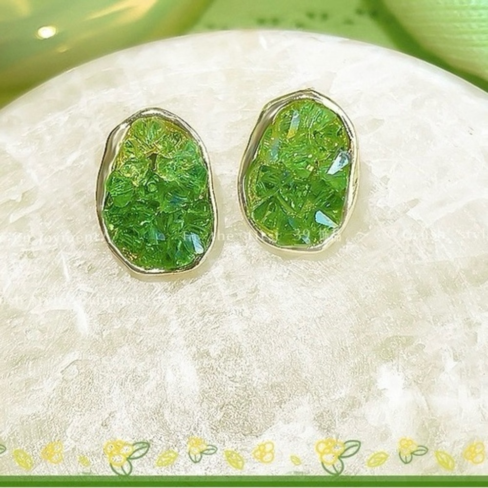 Green with unique forest-inspired, irregular gradient crystal new earrings‎